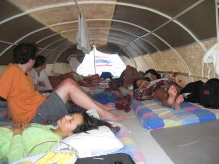 Nos lits sur le toit du bato aux Similans